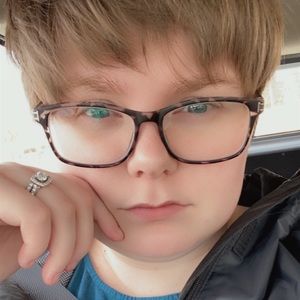 Meet your Posher, Courtney